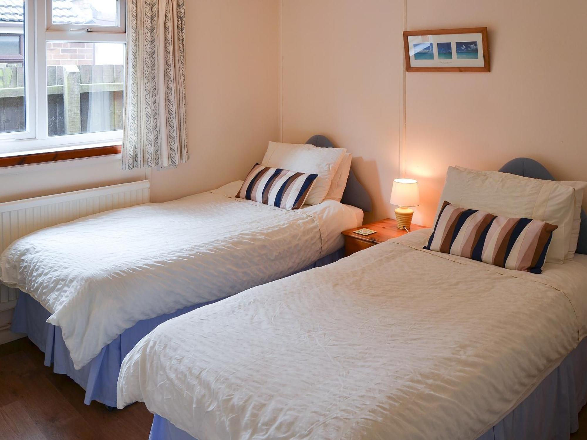 Rosemarys Sea View Villa Bacton  Bagian luar foto